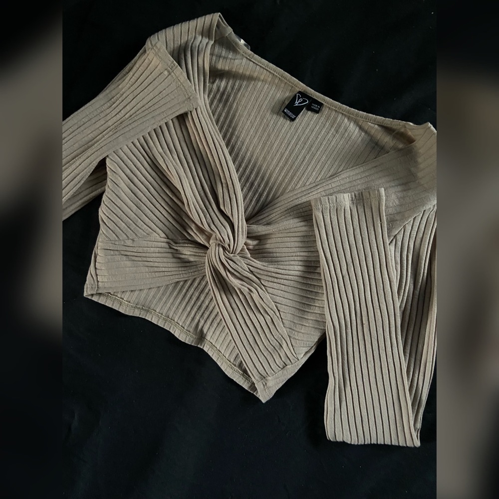 Twist Crop Top - Picture 6 of 6